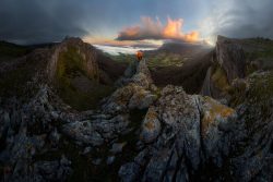 CAMINANTE SOBRE MAR DE NUBES