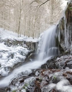 CAMINO DE HIELO EN LA CASCADA DE IRUERREKA