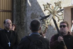 EL BESO DE LAS CRUCES