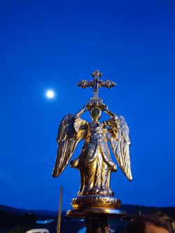 LA LUNA QUE ILUMINA A SAN MIGUEL DE ARALAR