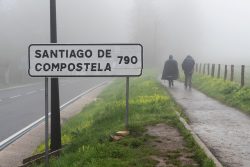 PEREGRINOS INICIAN LA ETAPA RONCESVALLES-ZUBIRI