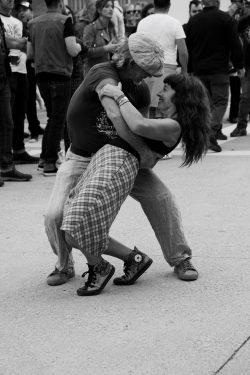 FUNES BAILA AL RITMO DEL PASADO