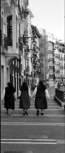 TRES MONJAS